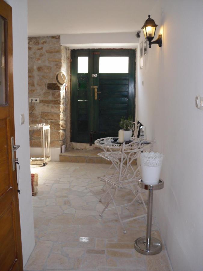 Steinhaus Mit Terrasse Apartment Rovinj Exterior photo