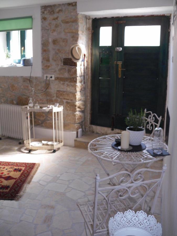 Steinhaus Mit Terrasse Apartment Rovinj Exterior photo
